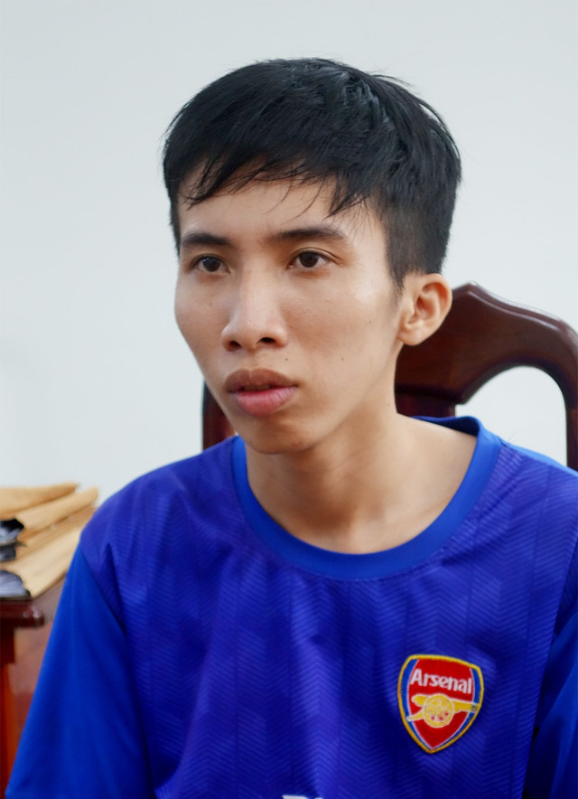 Nam thanh niên giả cảnh sát đến tận nhà nhận tiền chạy án Nam thanh nien gia canh sat den tan nha nhan tien chay an