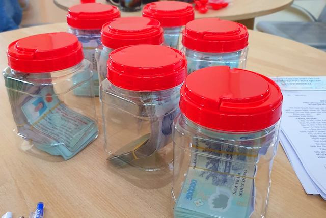 Nhóm người đi ôtô mang 448 triệu đồng sang Campuchia đá gà - Hình 2 Nhom nguoi di oto mang 448 trieu dong sang Campuchia da ga-Hinh-2