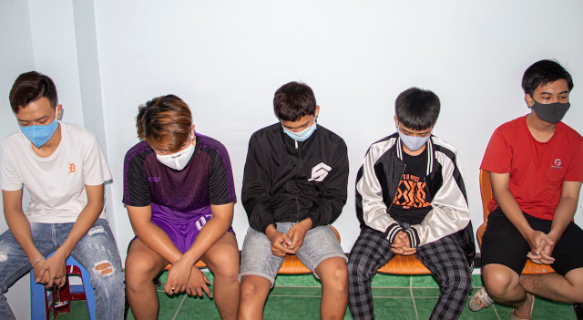 Nhóm học sinh chém thiếu nữ 16 tuổi trọng thương Nhom hoc sinh chem thieu nu 16 tuoi trong thuong