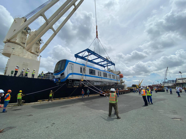 Can canh tau metro so 1 ve toi Sai Gon-Hinh-12