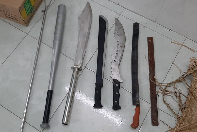 100 cảnh sát vây bắt băng nhóm giang hồ ở Tiền Giang - Hình 2 100 canh sat vay bat bang nhom giang ho o Tien Giang-Hinh-2