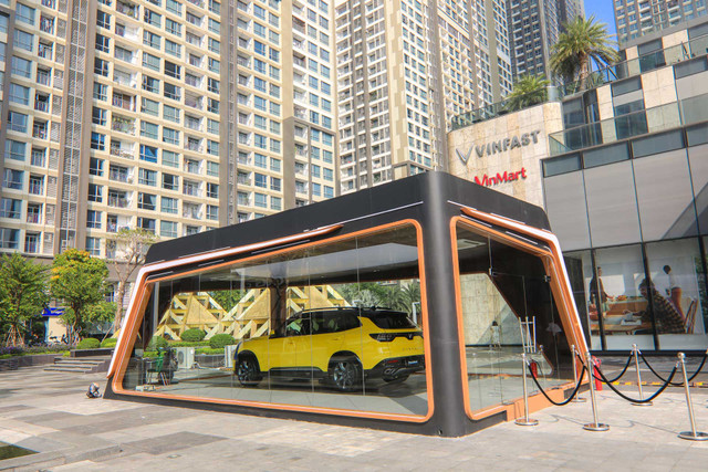 VinFast President khoe dáng bên Landmark 81: Chất từ xe đến… phòng trưng bày - Hình 9 VinFast President khoe dang ben Landmark 81: Chat tu xe den… phong trung bay-Hinh-9