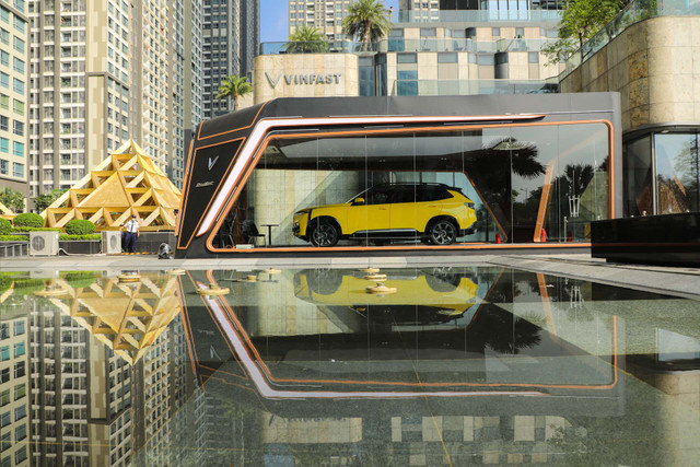 VinFast President khoe dáng bên Landmark 81: Chất từ xe đến… phòng trưng bày - Hình 5 VinFast President khoe dang ben Landmark 81: Chat tu xe den… phong trung bay-Hinh-5