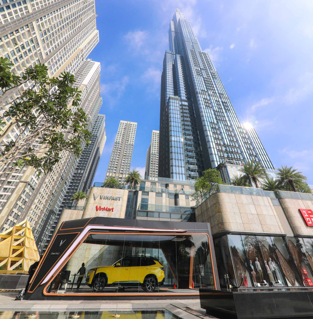 VinFast President khoe dáng bên Landmark 81: Chất từ xe đến… phòng trưng bày - Hình 8 VinFast President khoe dang ben Landmark 81: Chat tu xe den… phong trung bay-Hinh-8
