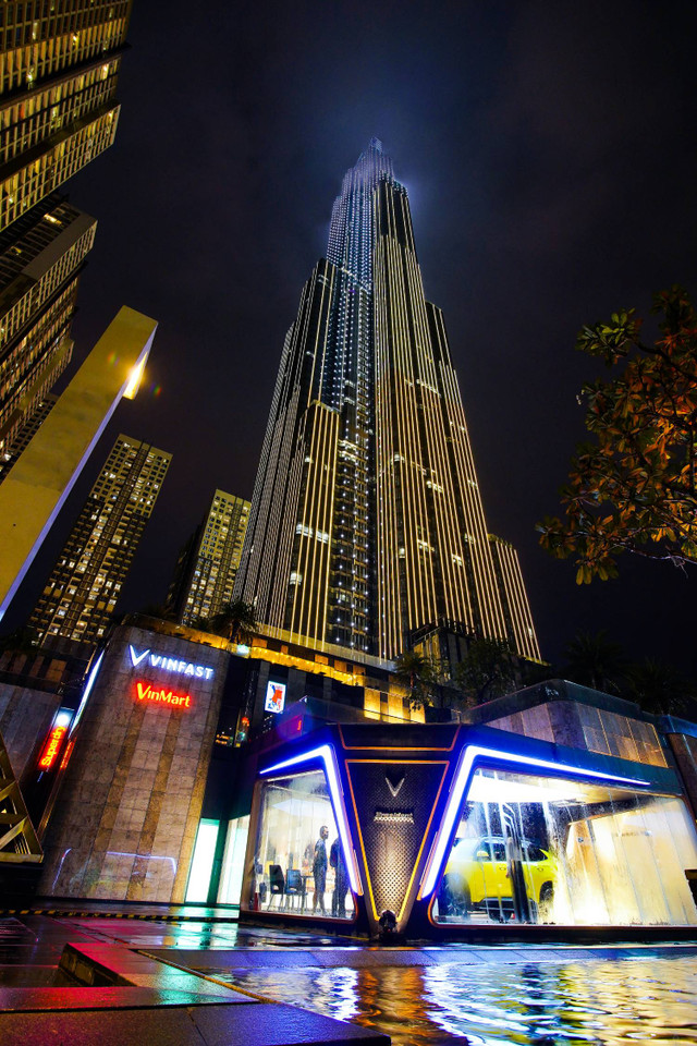 VinFast President khoe dáng bên Landmark 81: Chất từ xe đến… phòng trưng bày - Hình 2 VinFast President khoe dang ben Landmark 81: Chat tu xe den… phong trung bay-Hinh-2