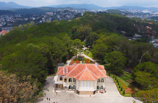 Á hậu Dương Trương Thiên Lý: Bà chủ loạt doanh nghiệp A hau Duong Truong Thien Ly: Ba chu loat doanh nghiep