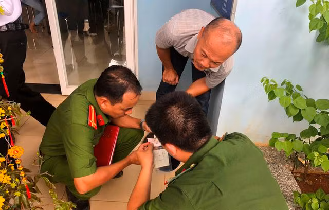 Hai nhan vien cu cao toc Sai Gon - Dau Giay cuop tram thu phi lanh 39 nam tu-Hinh-3