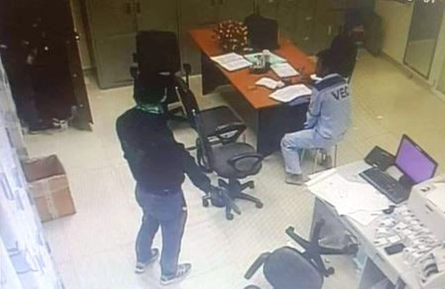 Hai nhân viên cũ cao tốc Sài Gòn - Dầu Giây cướp trạm thu phí lãnh 39 năm tù - Hình 2 Hai nhan vien cu cao toc Sai Gon - Dau Giay cuop tram thu phi lanh 39 nam tu-Hinh-2