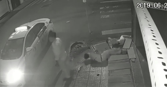 Phẫn nộ tài xế Vinasun bỏ mặc nạn nhân quằn quại sau tai nạn giao thông - Hình 2 Phan no tai xe Vinasun bo mac nan nhan quan quai sau tai nan giao thong-Hinh-2