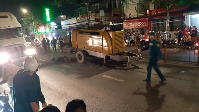 Nhiều người livestream vụ tai nạn giao thông 2 người chết ở Sài Gòn gây phản cảm Nhieu nguoi livestream vu tai nan giao thong 2 nguoi chet o Sai Gon gay phan cam