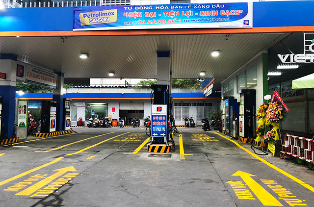 11 cửa hàng xăng dầu trên địa bàn TP HCM đã chính thức áp dụng mô hình "tự động hóa bán lẻ xăng dầu" từ ngày 15/1.