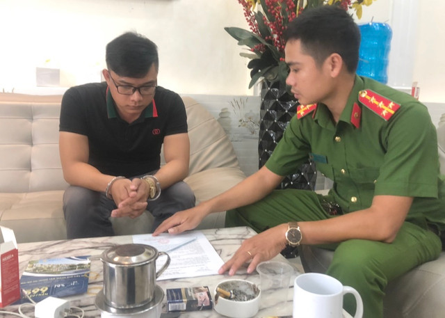 Nữ giám đốc dựng chuyện lừa bán kim cương và khẩu trang chiếm đoạt 20 tỷ đồng Nu giam doc dung chuyen lua ban kim cuong va khau trang chiem doat 20 ty dong
