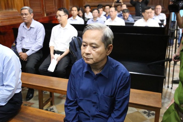 Cựu Phó chủ tịch TP HCM Nguyễn Hữu Tín: 'Tôi biết tôi sai rồi' - Hình 2 Cuu Pho chu tich TP HCM Nguyen Huu Tin: 'Toi biet toi sai roi'-Hinh-2