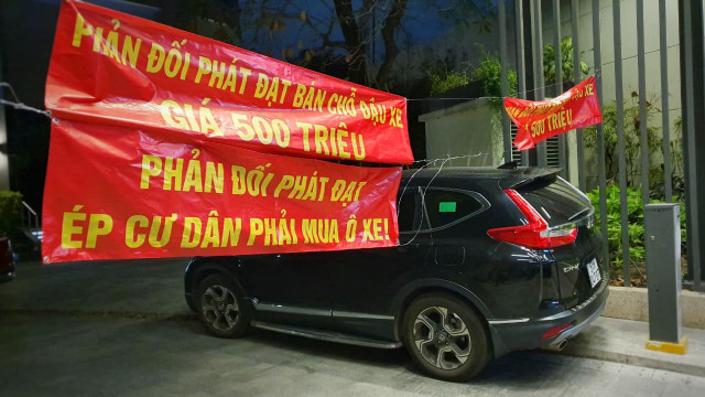 Cư dân The EverRich Infinity treo băng rôn phản đối chủ đầu tư bán chỗ đỗ ôtô Cu dan The EverRich Infinity treo bang ron phan doi chu dau tu ban cho do oto