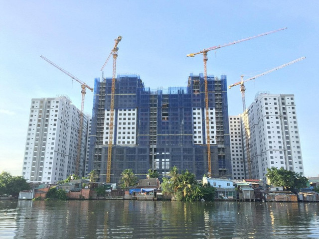 Giá nhà cao hơn 20 lần so với thu nhập người dân, cách nào để giảm giá? Gia nha cao hon 20 lan so voi thu nhap nguoi dan, cach nao de giam gia?