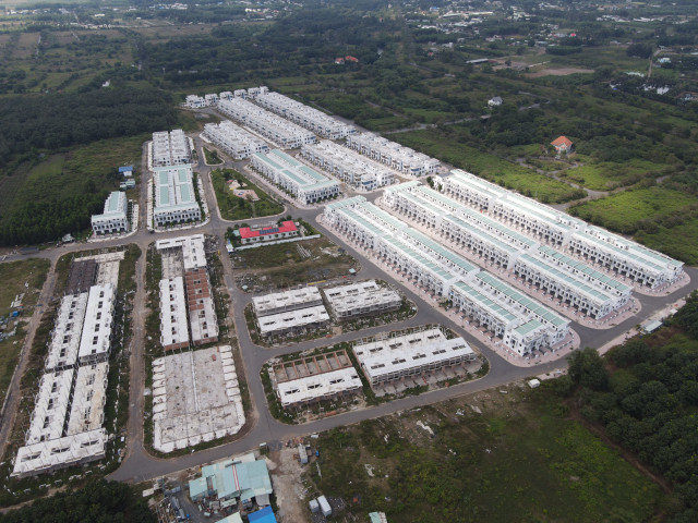 Công an vào cuộc vụ gần 500 căn biệt thự, nhà liền kề trái phép Cong an vao cuoc vu gan 500 can biet thu, nha lien ke trai phep