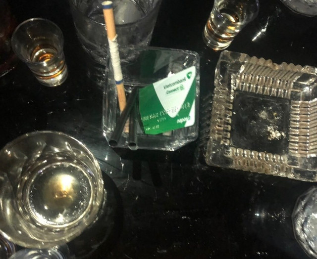 Hàng chục người phê ma túy trong quán bar giữa Sài Gòn Hang chuc nguoi phe ma tuy trong quan bar giua Sai Gon