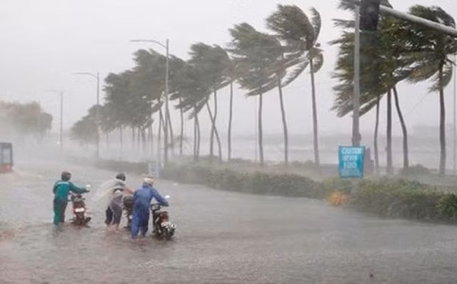 Chieu nay Sai Gon co mua to kem dong loc, sam set