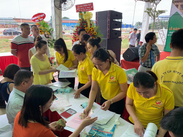 Phú Hồng Thịnh bàn giao sổ hồng sớm cho khách hàng Phu Hong Thinh ban giao so hong som cho khach hang