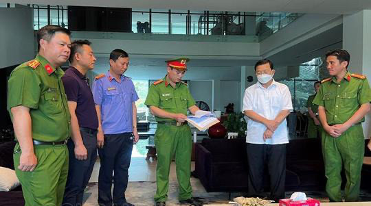 Tổng công ty Tín Nghĩa nói gì về việc ông Quách Văn Đức bị bắt? Tong cong ty Tin Nghia noi gi ve viec ong Quach Van Duc bi bat?