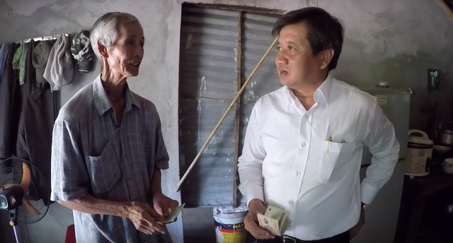 'Hiện tượng' Đoàn Ngọc Hải: 'Tôi ước mỗi đêm người vô gia cư được ăn 1 gói mỳ để ấm lòng' - Hình 2 'Hien tuong' Doan Ngoc Hai: 'Toi uoc moi dem nguoi vo gia cu duoc an 1 goi my de am long'-Hinh-2