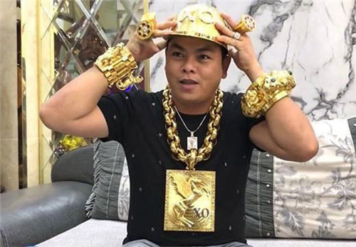 Biển xe máy ngũ quý và đa số vàng Phúc XO đeo là giả - Hình 3 Bien xe may ngu quy va da so vang Phuc XO deo la gia-Hinh-3