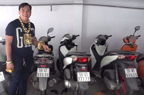 Biển xe máy ngũ quý và đa số vàng Phúc XO đeo là giả - Hình 2 Bien xe may ngu quy va da so vang Phuc XO deo la gia-Hinh-2