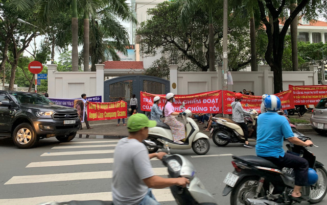 Mac nang mua, hang chuc nguoi cang bang ron to cong ty Angel Lina lua dao o Sai Gon