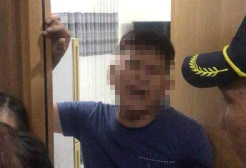 Thiếu nữ 15 tuổi tố cáo bị chủ salon tóc xâm hại tình dục, hôn lên ngực - Hình 3 Thieu nu 15 tuoi to cao bi chu salon toc xam hai tinh duc, hon len nguc-Hinh-3