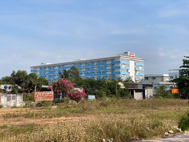 Ve du an 'ma' ngay canh UBND huyen Binh Chanh