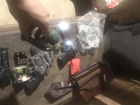 Hotgirl tham gia điều hành đường dây ma túy xuyên quốc gia có 8 khẩu súng - Hình 2 Hotgirl tham gia dieu hanh duong day ma tuy xuyen quoc gia co 8 khau sung-Hinh-2