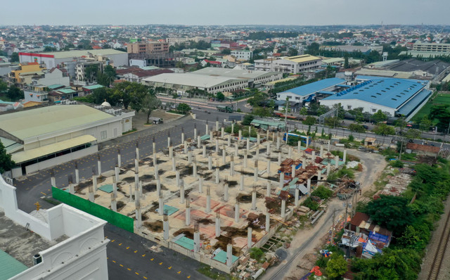 Cận cảnh công trình trăm tỷ không phép sừng sững giữa Biên Hòa - Hình 5 Can canh cong trinh tram ty khong phep sung sung giua Bien Hoa-Hinh-5