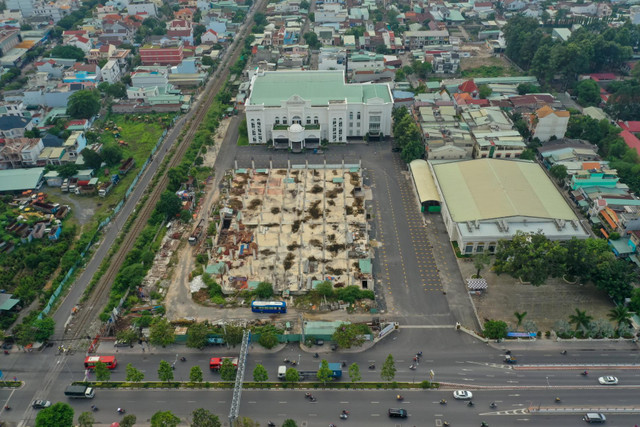 Cận cảnh công trình trăm tỷ không phép sừng sững giữa Biên Hòa - Hình 6 Can canh cong trinh tram ty khong phep sung sung giua Bien Hoa-Hinh-6