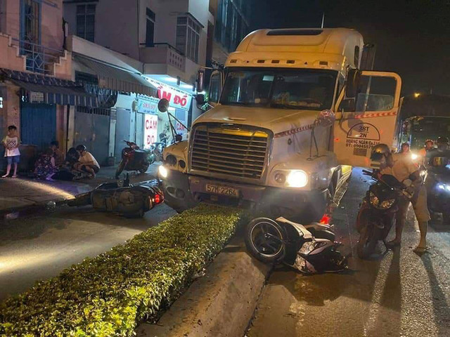 Bắt tài xế container sử dụng ma túy, tông 2 người thương vong ở Sài Gòn Bat tai xe container su dung ma tuy, tong 2 nguoi thuong vong o Sai Gon