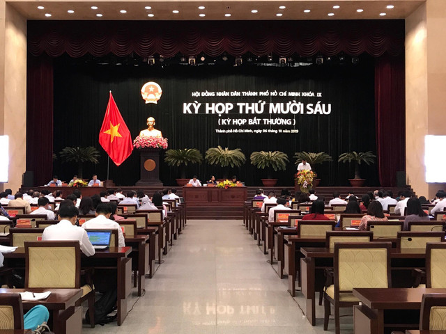 Phí đăng ký ôtô dưới 9 chỗ ở Sài Gòn sẽ tăng lên 20 triệu đồng Phi dang ky oto duoi 9 cho o Sai Gon se tang len 20 trieu dong