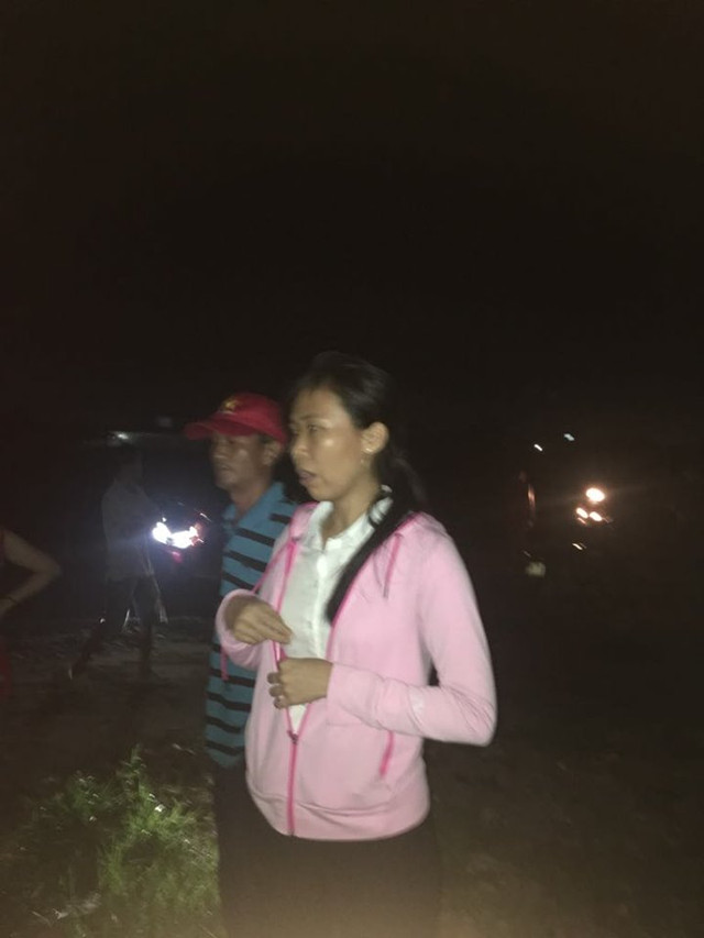 Vụ chôn heo chết lén lút trong đêm: Phó chủ tịch phường nói 'chôn đúng quy trình' Vu chon heo chet len lut trong dem: Pho chu tich phuong noi 'chon dung quy trinh'