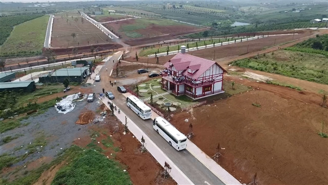 Khám nghiệm hiện trường vụ phân lô, bán nền trá hình ở TP Bảo Lộc - Hình 2 Kham nghiem hien truong vu phan lo, ban nen tra hinh o TP Bao Loc-Hinh-2
