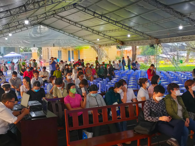 Hinh anh Nguyen Thai Luyen va dong pham tai phien toa vu Cong ty Alibaba lua dao-Hinh-4