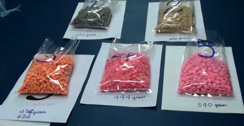 Bí mật “chết người” bên trong chiếc máy hát đĩa từ Pháp về TP HCM - Hình 2 Bi mat “chet nguoi” ben trong chiec may hat dia tu Phap ve TP HCM-Hinh-2