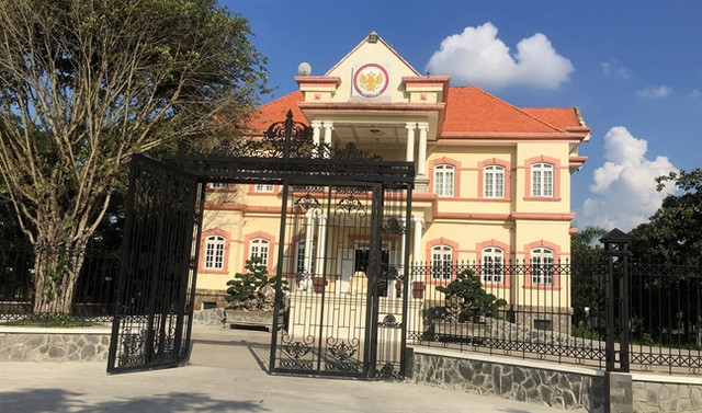 Người dân căng băng rôn tố Công ty Phi Long lừa đảo Nguoi dan cang bang ron to Cong ty Phi Long lua dao