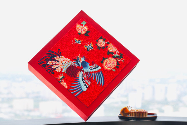 Kham pha 'banh trung thu choc troi' duoc che bien o nha cao nhat Viet Nam-Hinh-11