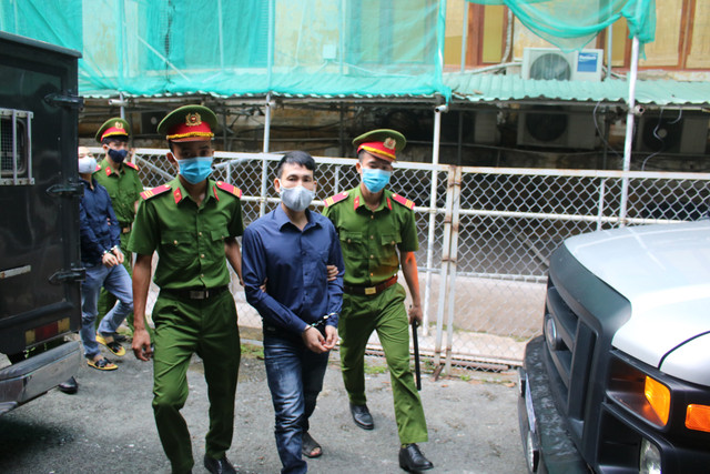 Hình ảnh cựu Phó chủ tịch TP HCM Nguyễn Thành Tài tiều tụy hầu tòa - Hình 6 Hinh anh cuu Pho chu tich TP HCM Nguyen Thanh Tai tieu tuy hau toa-Hinh-6