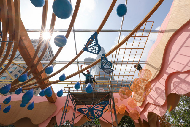 Cận cảnh đường hoa Nguyễn Huệ trước giờ khai mạc - Hình 9 Can canh duong hoa Nguyen Hue truoc gio khai mac-Hinh-9