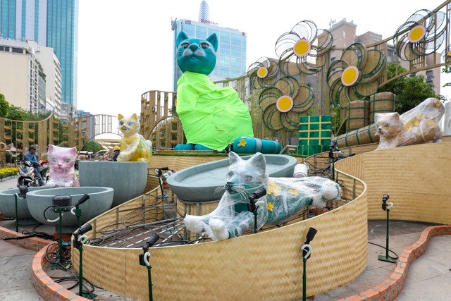 Cận cảnh đường hoa Nguyễn Huệ trước giờ khai mạc - Hình 5 Can canh duong hoa Nguyen Hue truoc gio khai mac-Hinh-5