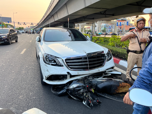 TP HCM: Khởi tố, bắt giam nữ lái xe Mercedes gây tai nạn liên hoàn TP HCM: Khoi to, bat giam nu lai xe Mercedes gay tai nan lien hoan