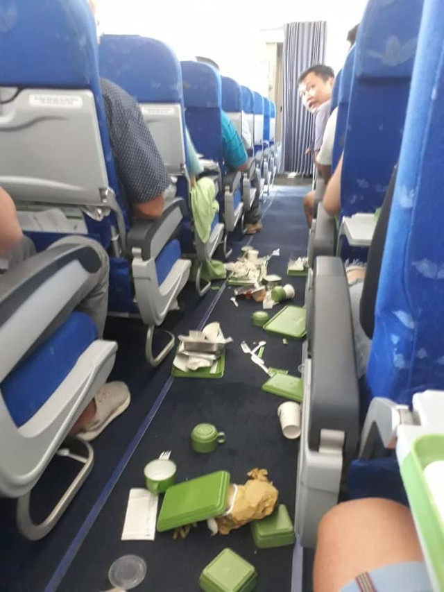 Máy bay Bamboo Airways rung lắc dữ dội ở độ cao hơn 9.000m, hành khách hoảng loạn - Hình 2 May bay Bamboo Airways rung lac du doi o do cao hon 9.000m, hanh khach hoang loan-Hinh-2