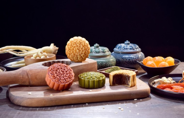 Độc đáo – Đông trùng hạ thảo, Đẳng sâm được đưa vào làm bánh trung thu Doc dao – Dong trung ha thao, Dang sam duoc dua vao lam banh trung thu