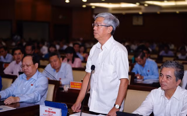 Giam doc So Xay dung TP HCM nhan trach nhiem ve 110 biet thu xay lui