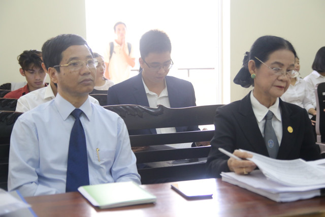 Luật sư của bà Diệp Thảo và ông Đặng Lê Nguyên Vũ cãi nhau nảy lửa tại tòa - Hình 2 Luat su cua ba Diep Thao va ong Dang Le Nguyen Vu cai nhau nay lua tai toa-Hinh-2