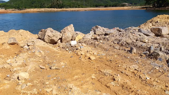 Cận cảnh dự án Golden Hills của Công ty Trung Nam lấn sông Cu Đê - Hình 5 Can canh du an Golden Hills cua Cong ty Trung Nam lan song Cu De-Hinh-5